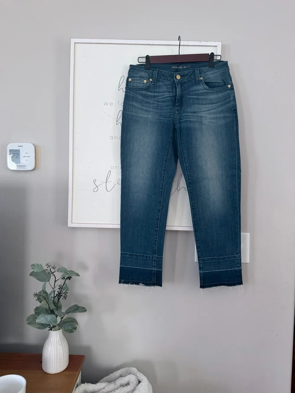 Michael KORS Raw Hem Edge Two Tone Cropped Denim Blue Jeans Distressed Size 2
